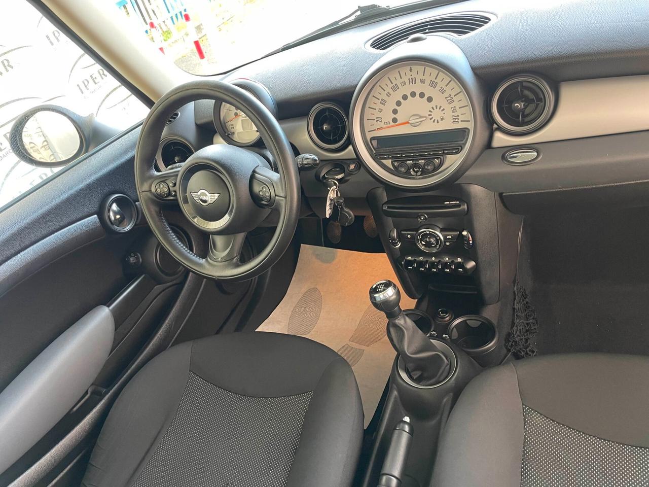 Mini Cooper D 1.6 diesel ( PER NEOPATENTATI )