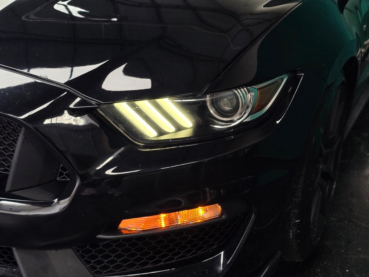 Ford Mustang Shelby GT350 5.2 V8