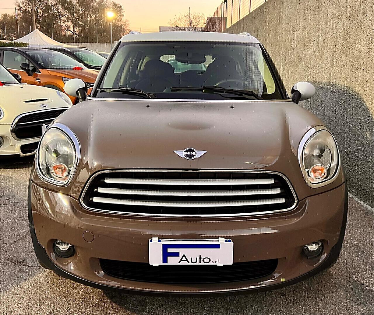 Mini Cooper D Countryman 1.6 ,cerchi in lega ,clima,ecc.