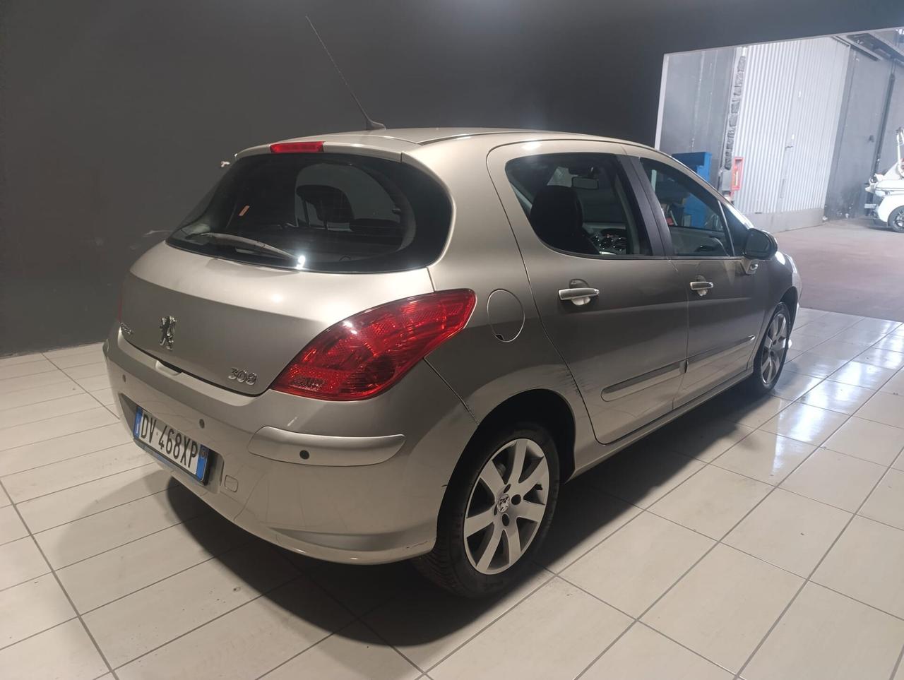 Peugeot 308 del 2009 benzina 80.000 km