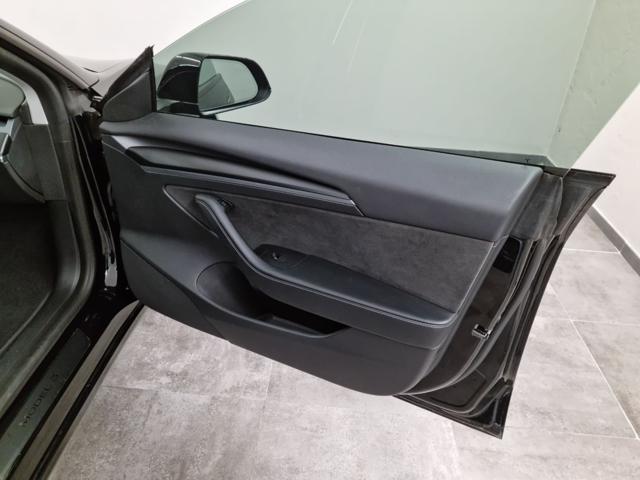 TESLA Model 3 RWD