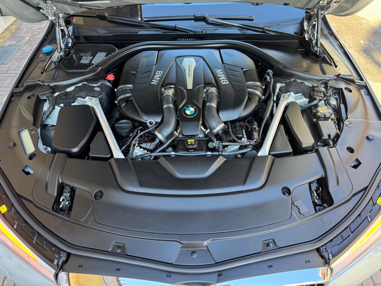 BMW 750i M Sport Performance – 4.4 V8 TwinPower Turbo