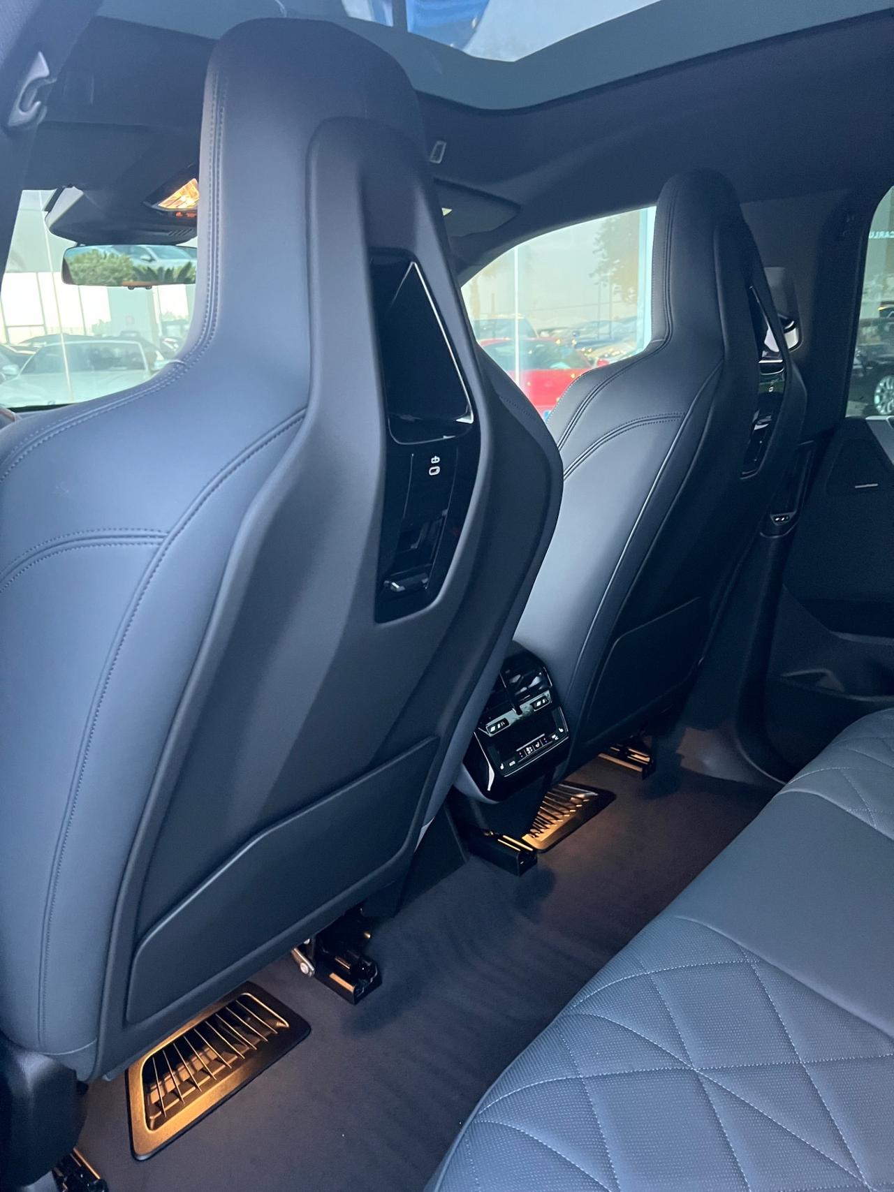 Bmw IX xDrive 45 Msport Pro Super sconto di €39.100