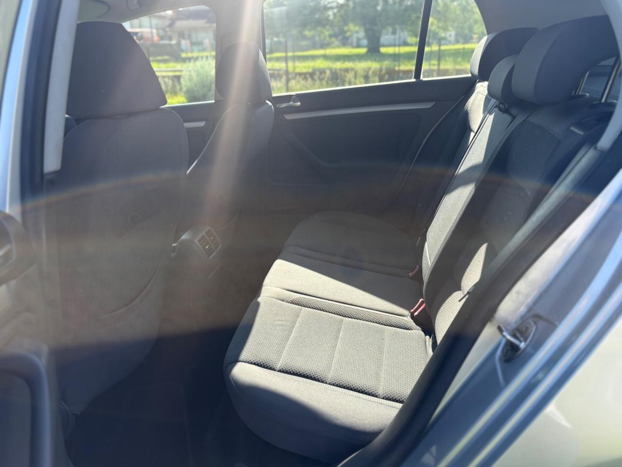 Volkswagen Golf 1.6 16V FSI 5p. Comfortline