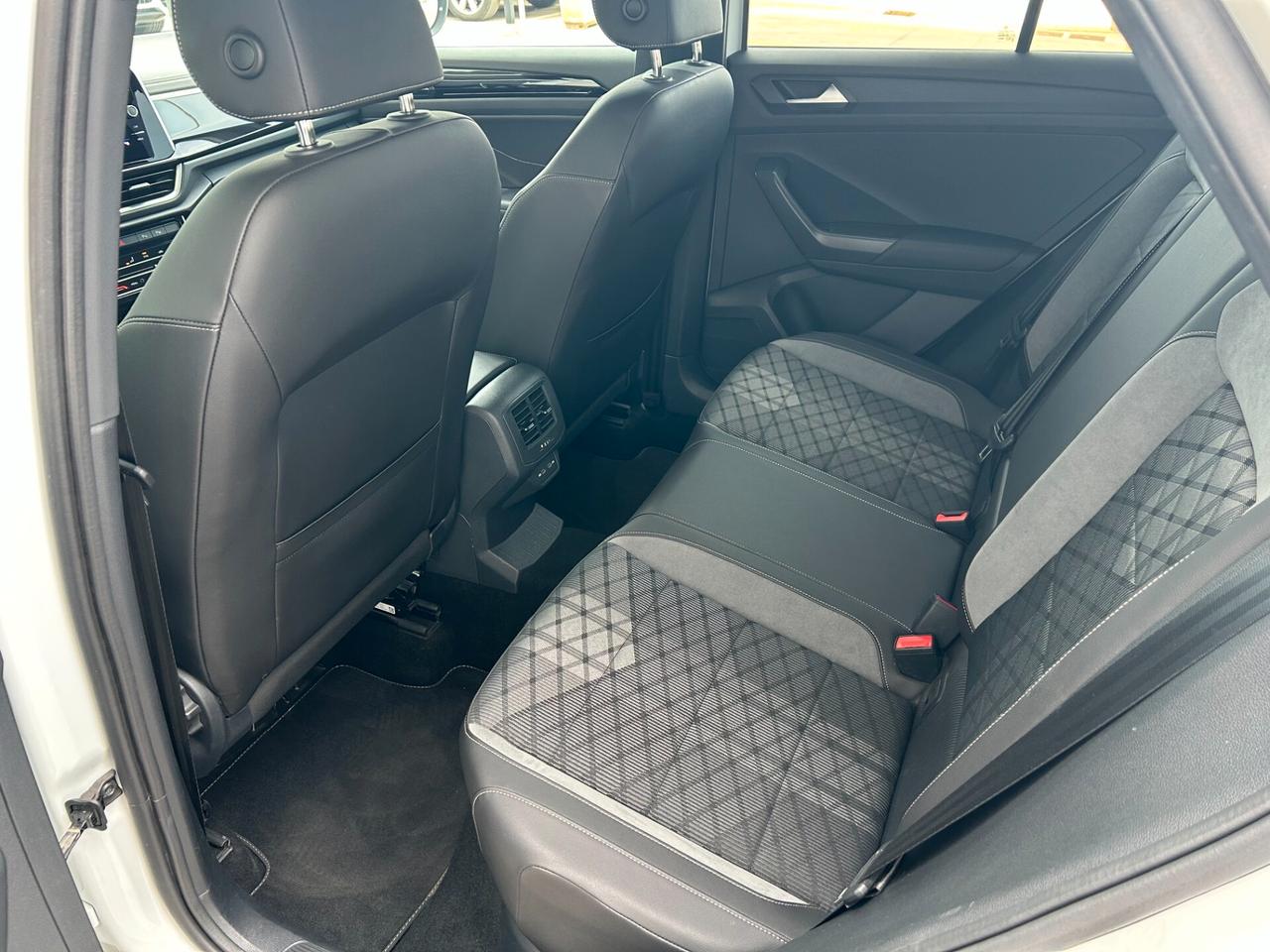 Volkswagen T-Roc 1.5 TSI ACT DSG R-Line