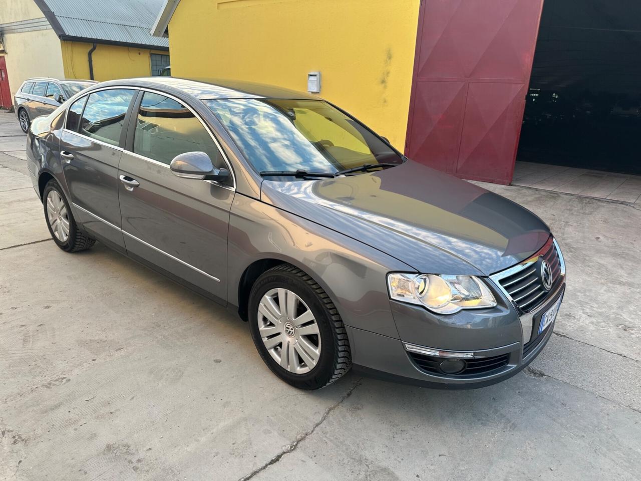 Volkswagen Passat 2.0 FSI Highline Berlina