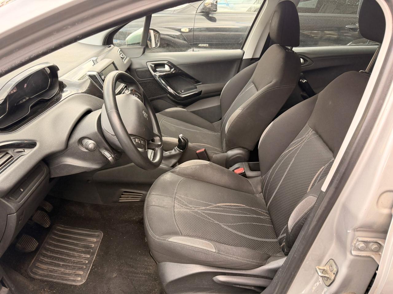 Peugeot 208 1.4 HDi 68 CV 5 porte Allure