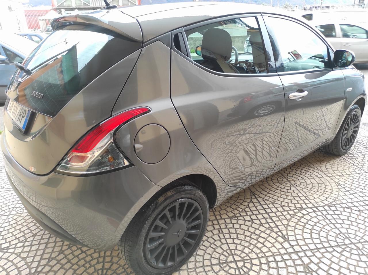 Lancia Ypsilon 2023 1.0 Hybrid Silver Plus BloccaCambio