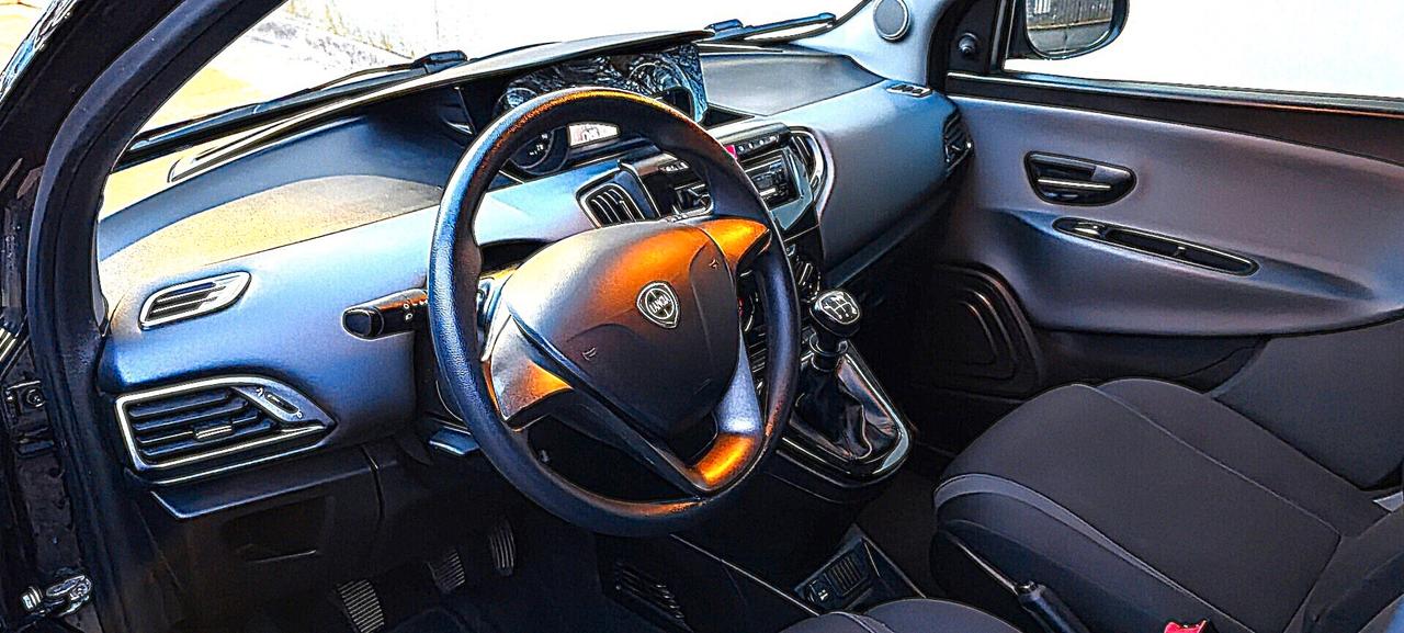 Lancia Ypsilon 1.2 69 CV 5 porte GPL Ecochic Silver