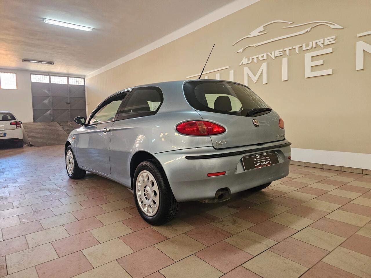 Alfa Romeo 147 1.6i 16V Twin Spark cat 3p. Distinctive