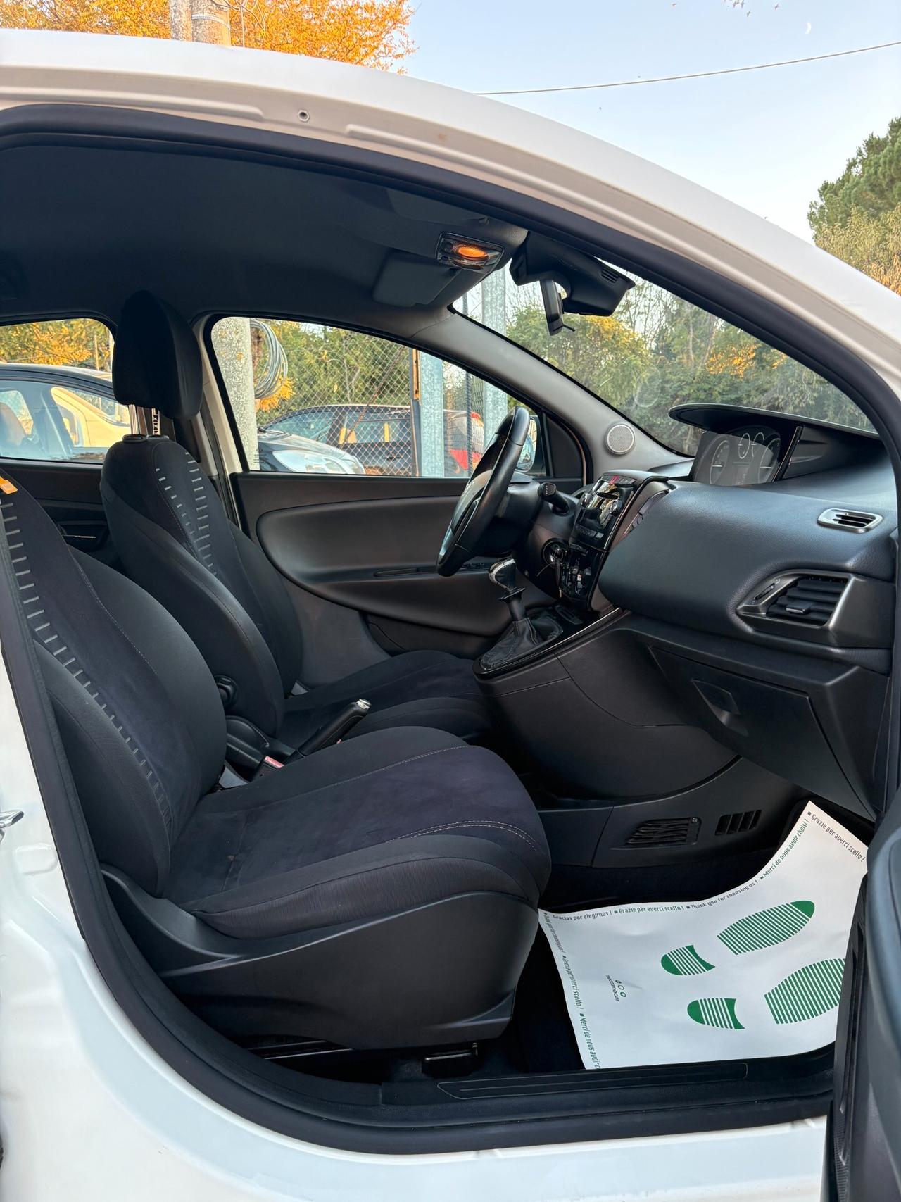 Lancia Ypsilon 1.2 69 CV 5 porte Silver