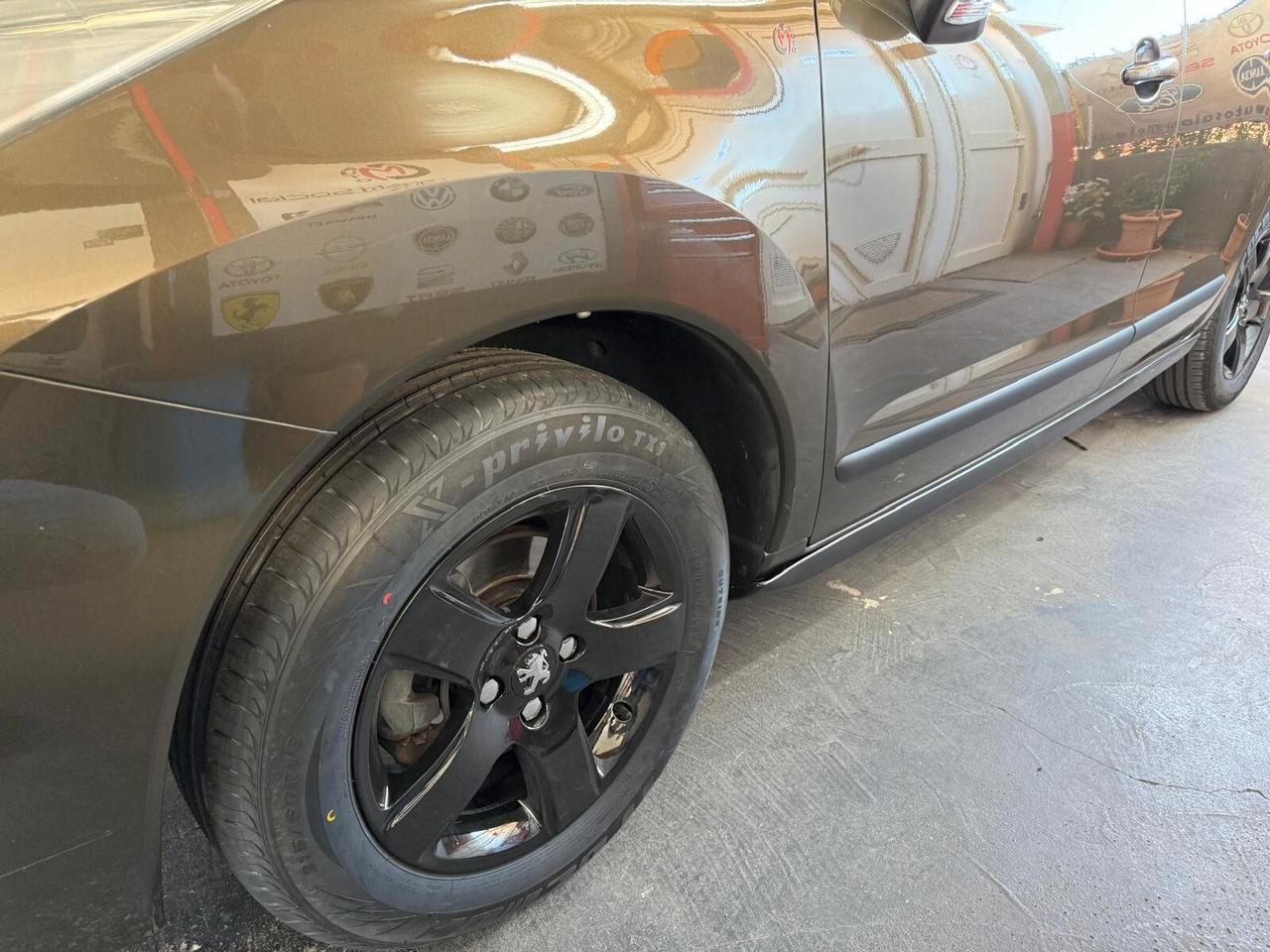 Peugeot 3008 1.6 HDi 110CV cambio robotizzato Premium