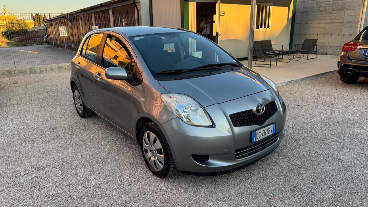 Toyota Yaris 1.0 5 porte Sol