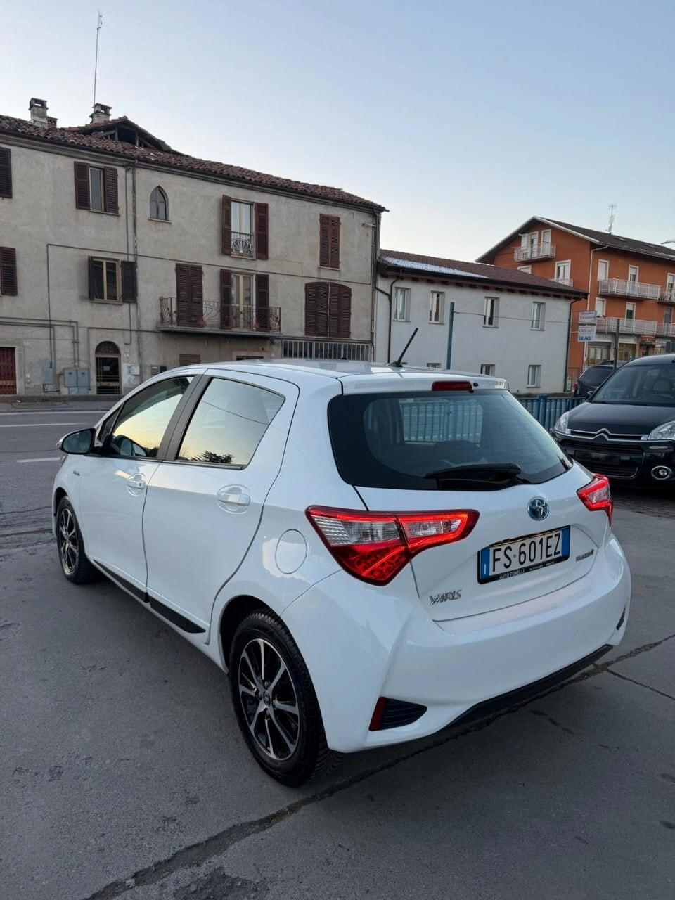 Toyota Yaris 1.5 Hybrid 5 porte Cool