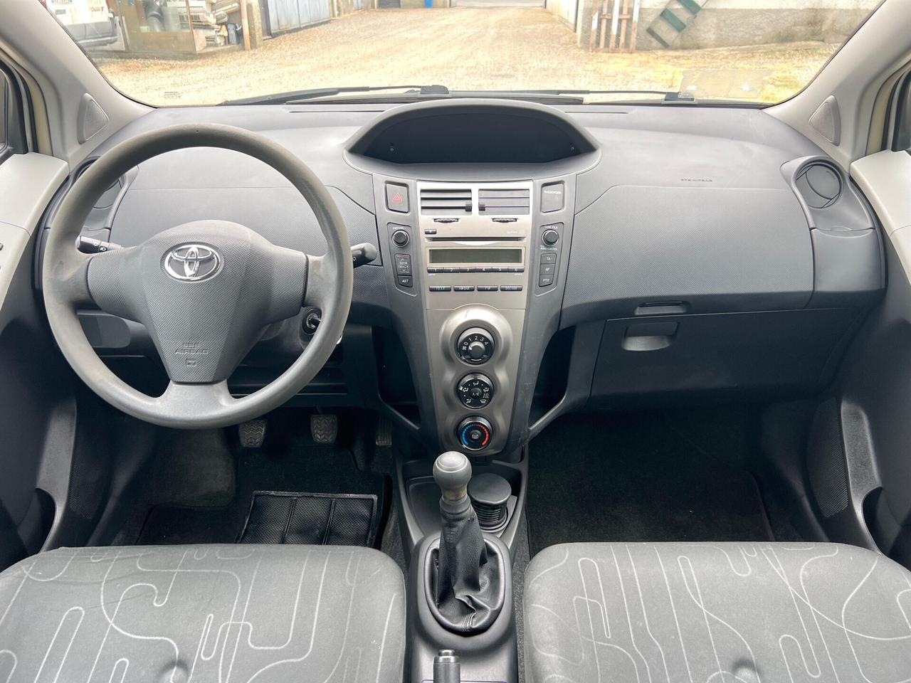 Toyota Yaris 1.0 5 porte