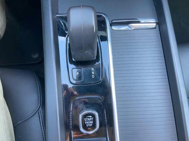 VOLVO XC60 2.0 b4 Momentum Pro AwD AuTo