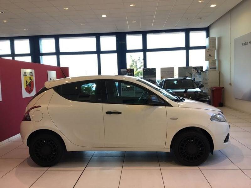 Lancia Ypsilon Ypsilon 1.0 FireFly 5 porte S&S Hybrid Ecochic Silver