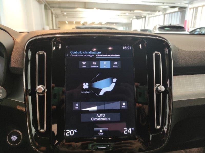 VOLVO XC40 (2017-->) - XC40 B4 AWD AUTOMATICO MOMENTUM