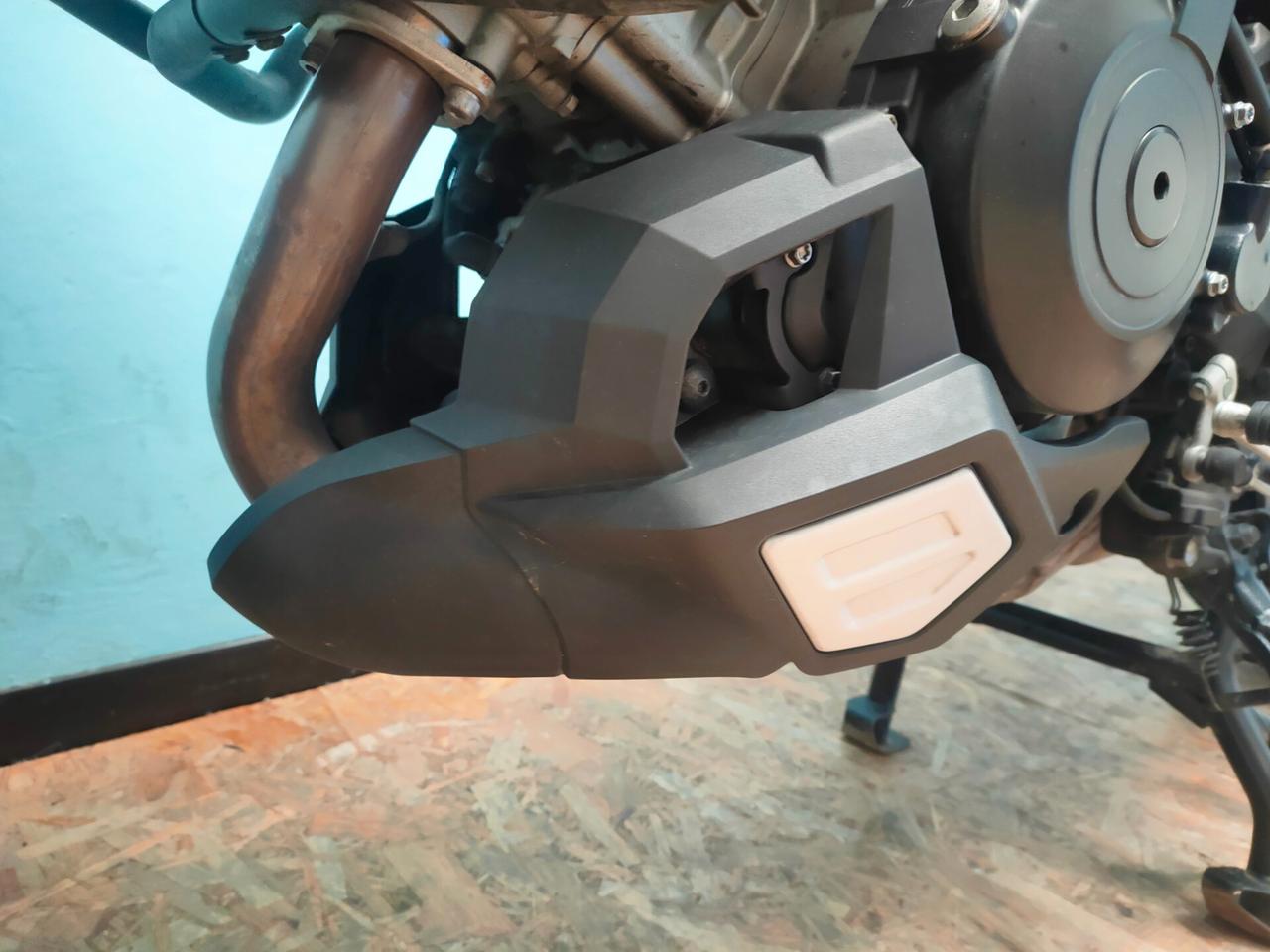 Suzuki V Strom DL 1000 soli 14.318 km.