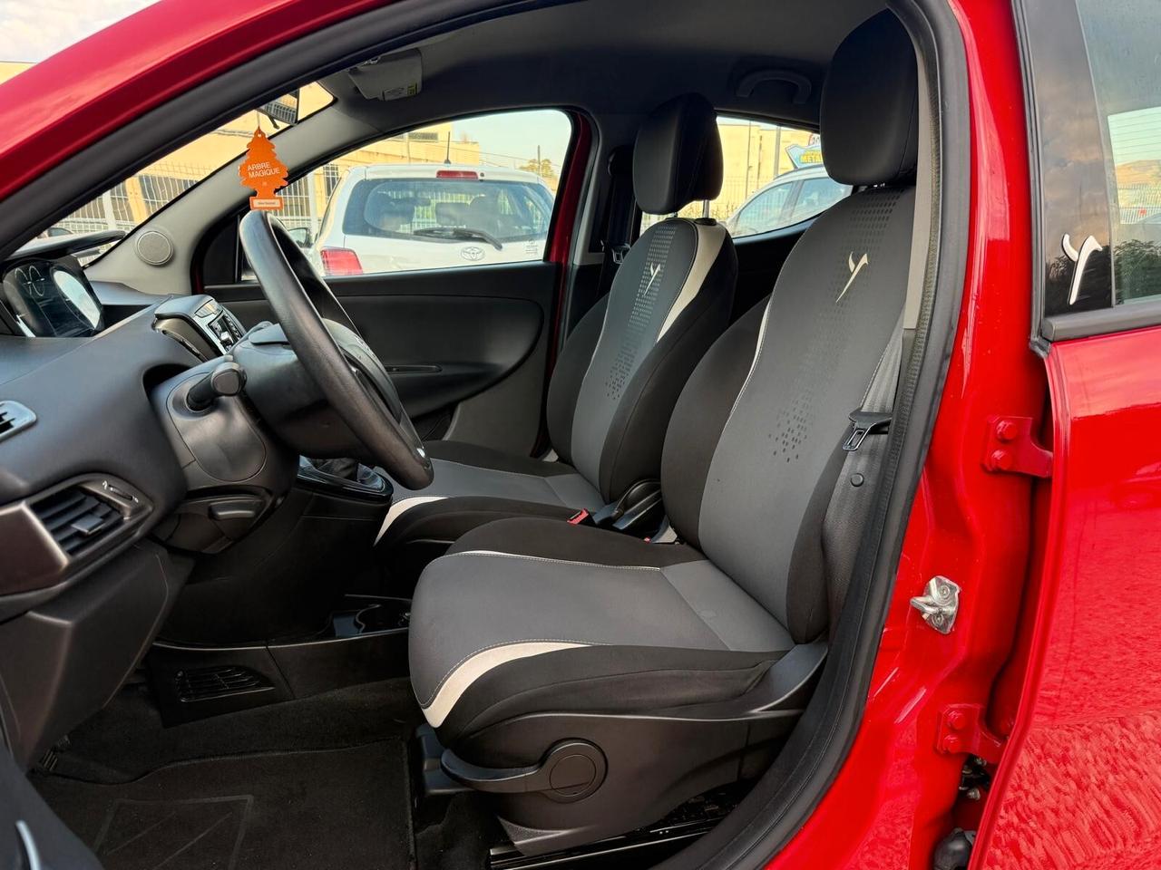 Lancia Ypsilon 0.9 TwinAir 85 CV 5 porte Metano Ecochic Elefantino