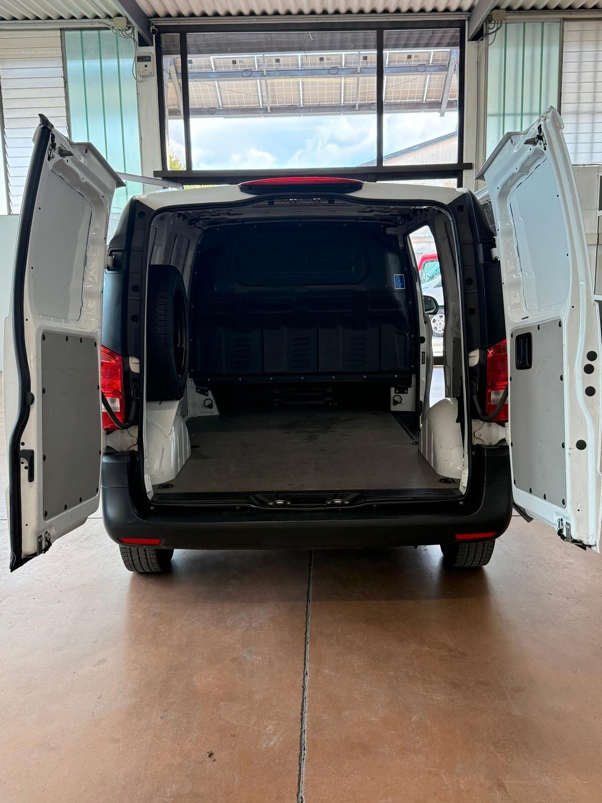 Mercedes Benz VITO 114 CDI COMPACT 2.2 6 MARCE COMPACT