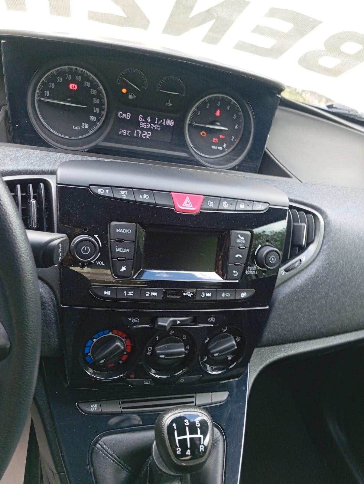 Lancia Ypsilon elefantino 1.2 69 CV UNIPRO