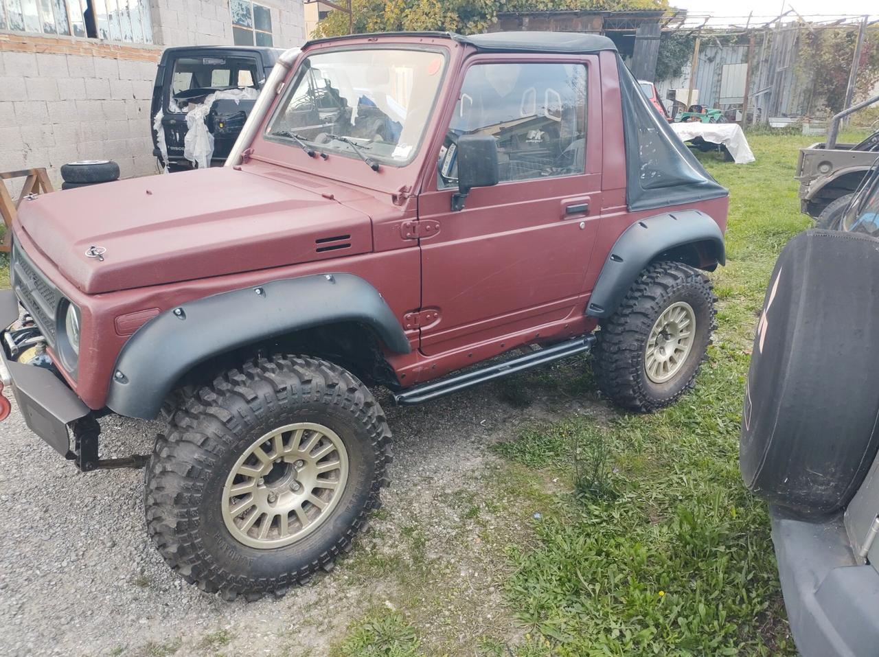 Suzuki SJ Samurai SJ413 Cabriolet De Luxe motore nuovo
