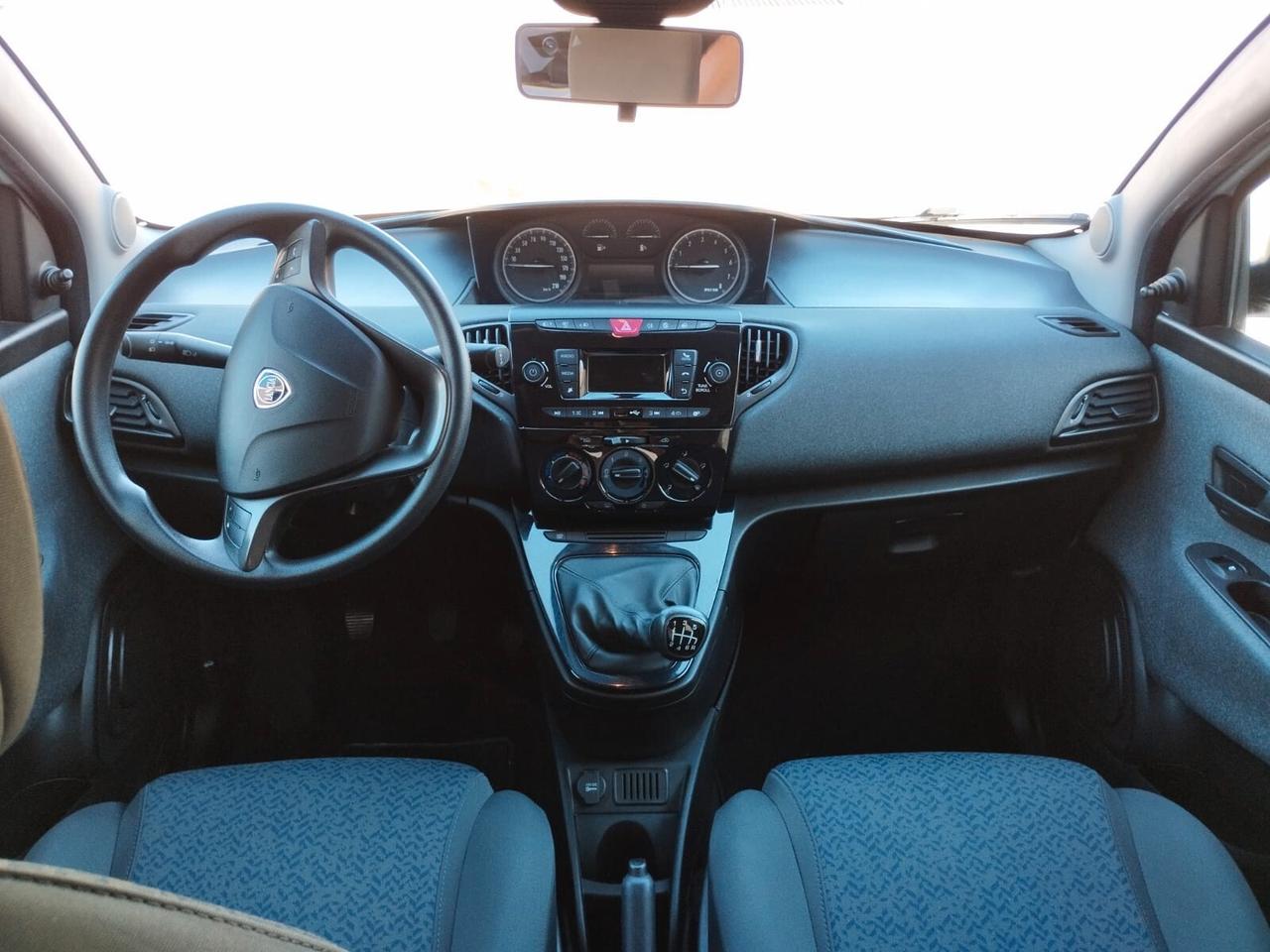 Lancia Ypsilon 1.0 FireFly 5 porte S&S Hybrid Ecochic Silver