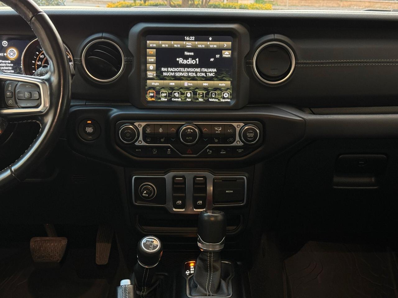 Jeep Wrangler 2.0 Turbo Sahara 272 cv