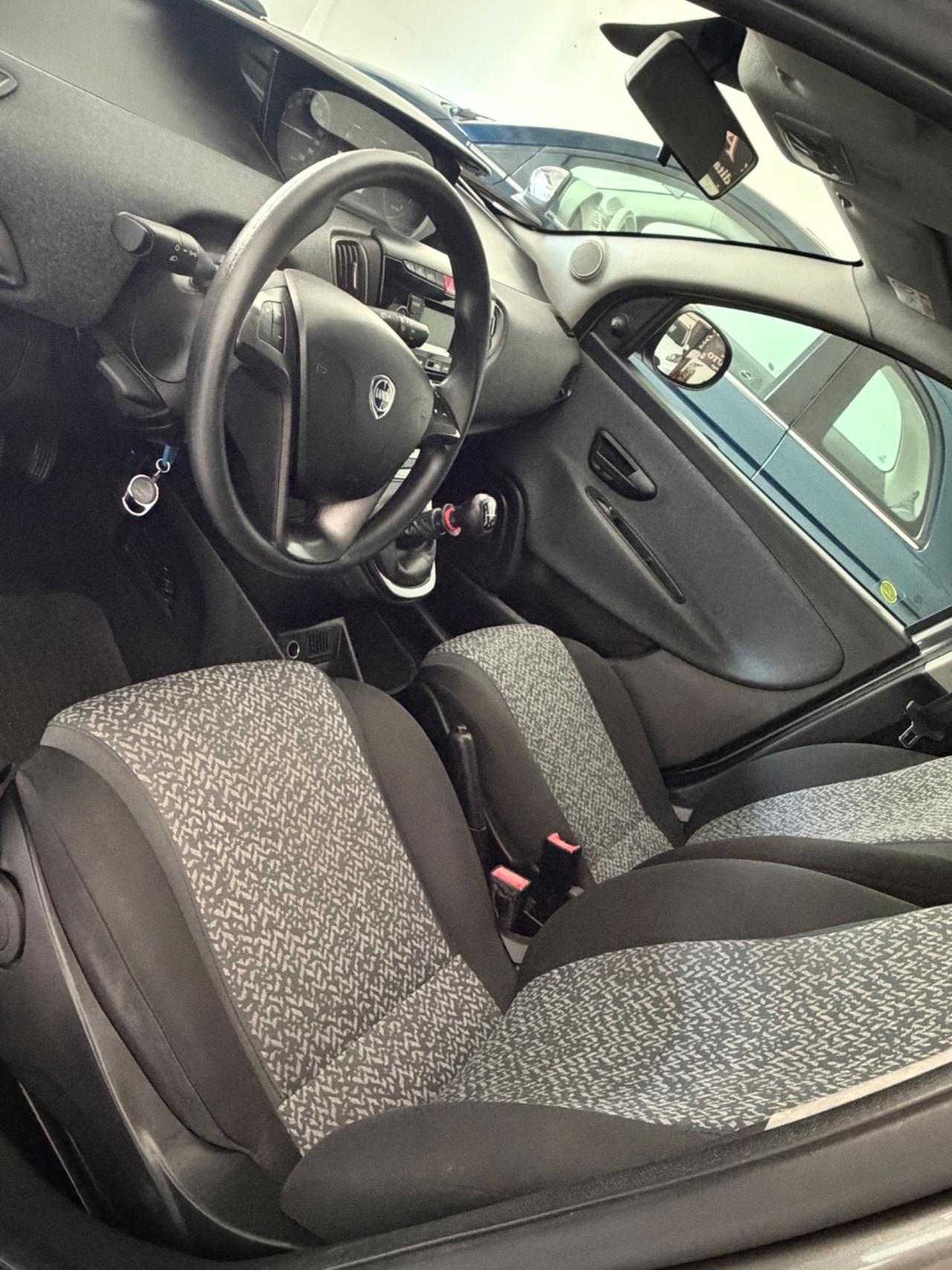 Lancia Ypsilon 1.0 FireFly 5 porte S&S Hybrid Ecochic Gold