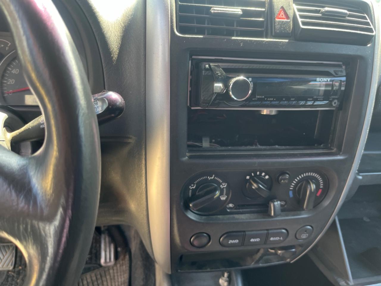 Suzuki Jimny 1.3i 16V sinistrato