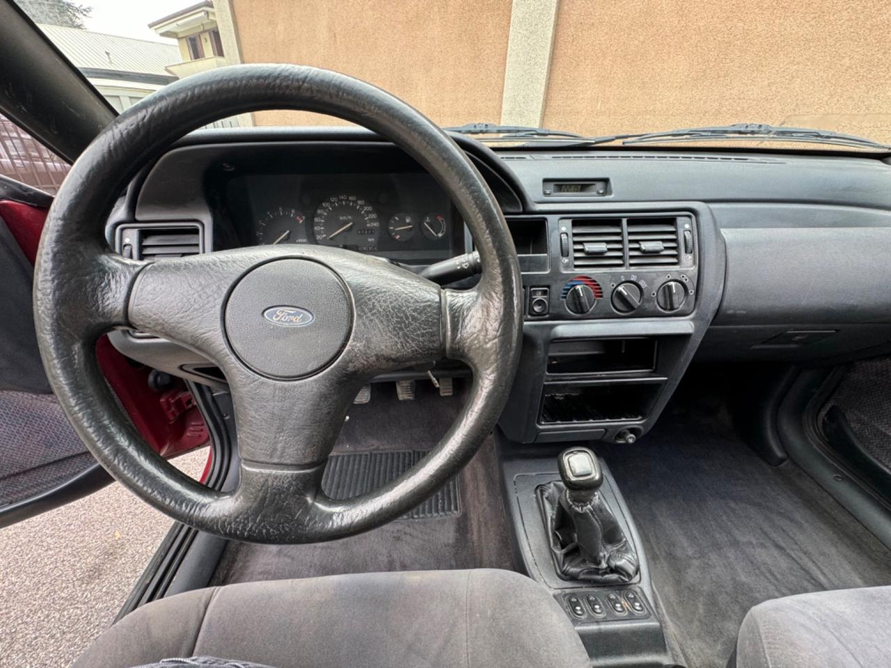 Ford Escort 1.8i 16V - Cabrio