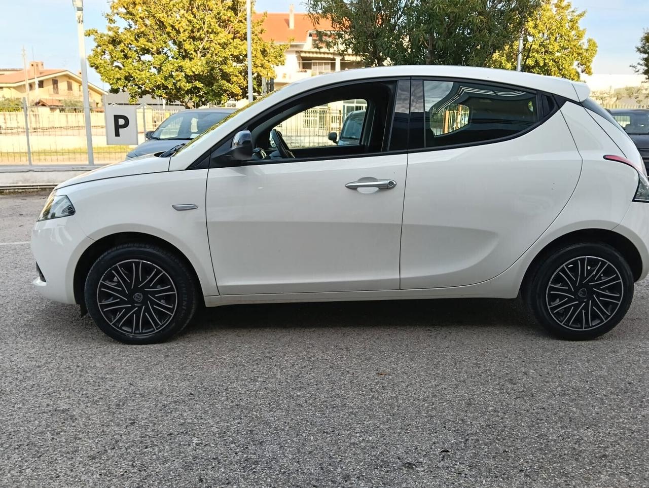 LANCIA YPSILON 1.0 HYBRID S&S