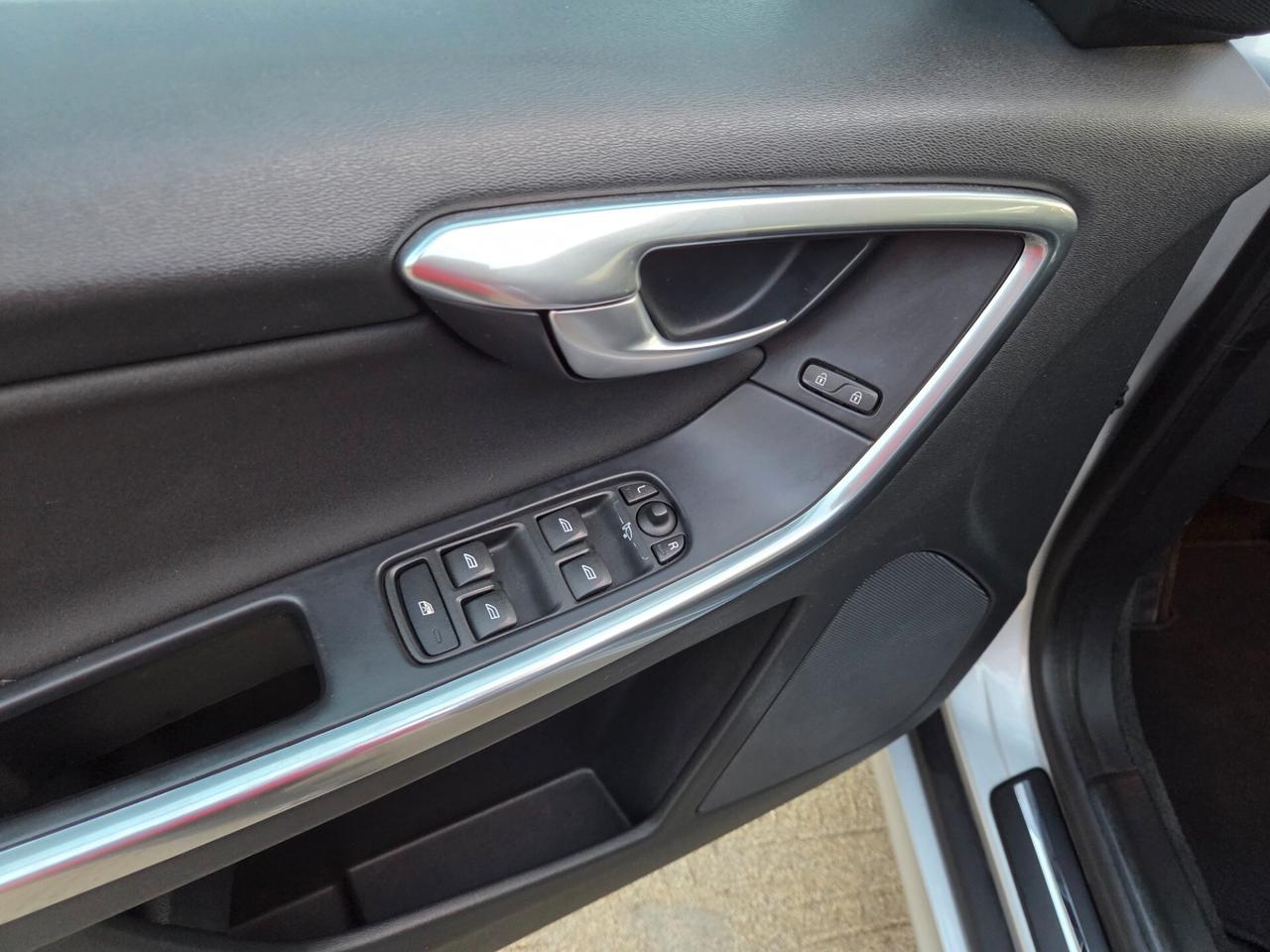 Volvo XC 60 XC60 D4 181cv Geartronic Momentum