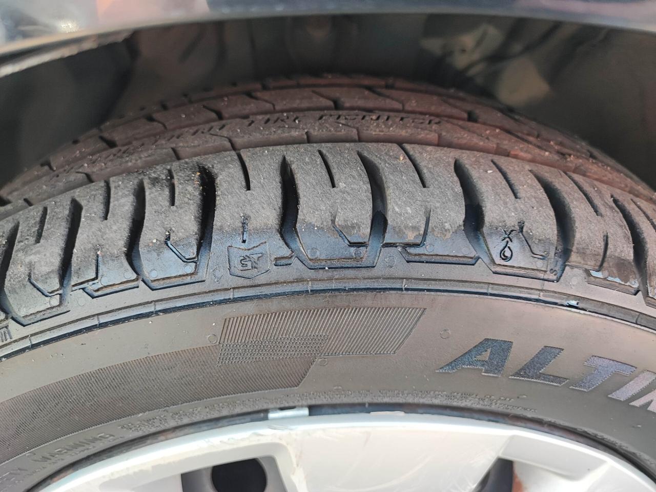 Toyota Yaris 1.0 uni-pro