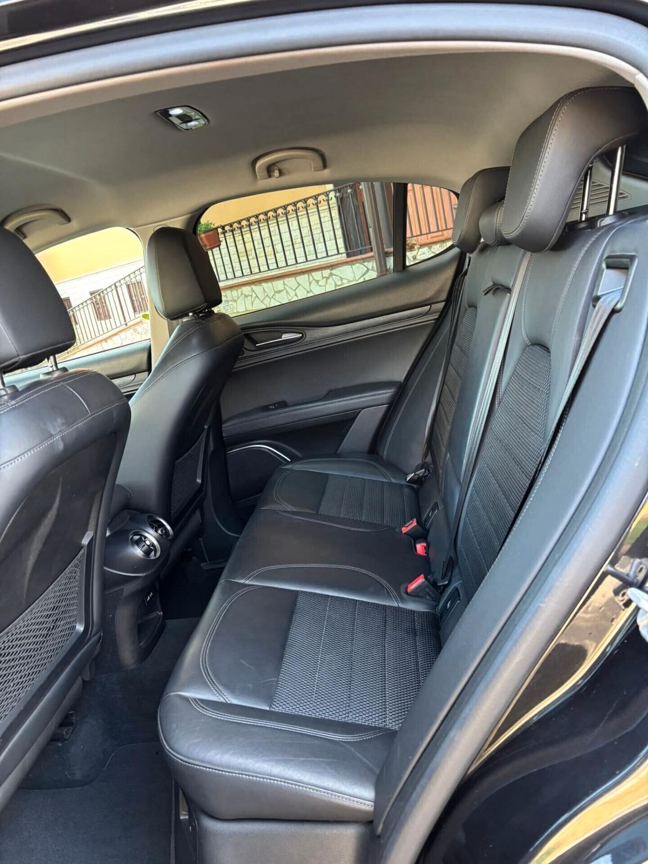 Alfa Romeo Stelvio 2.2 Turbodiesel 180 CV AT8 RWD Super/-