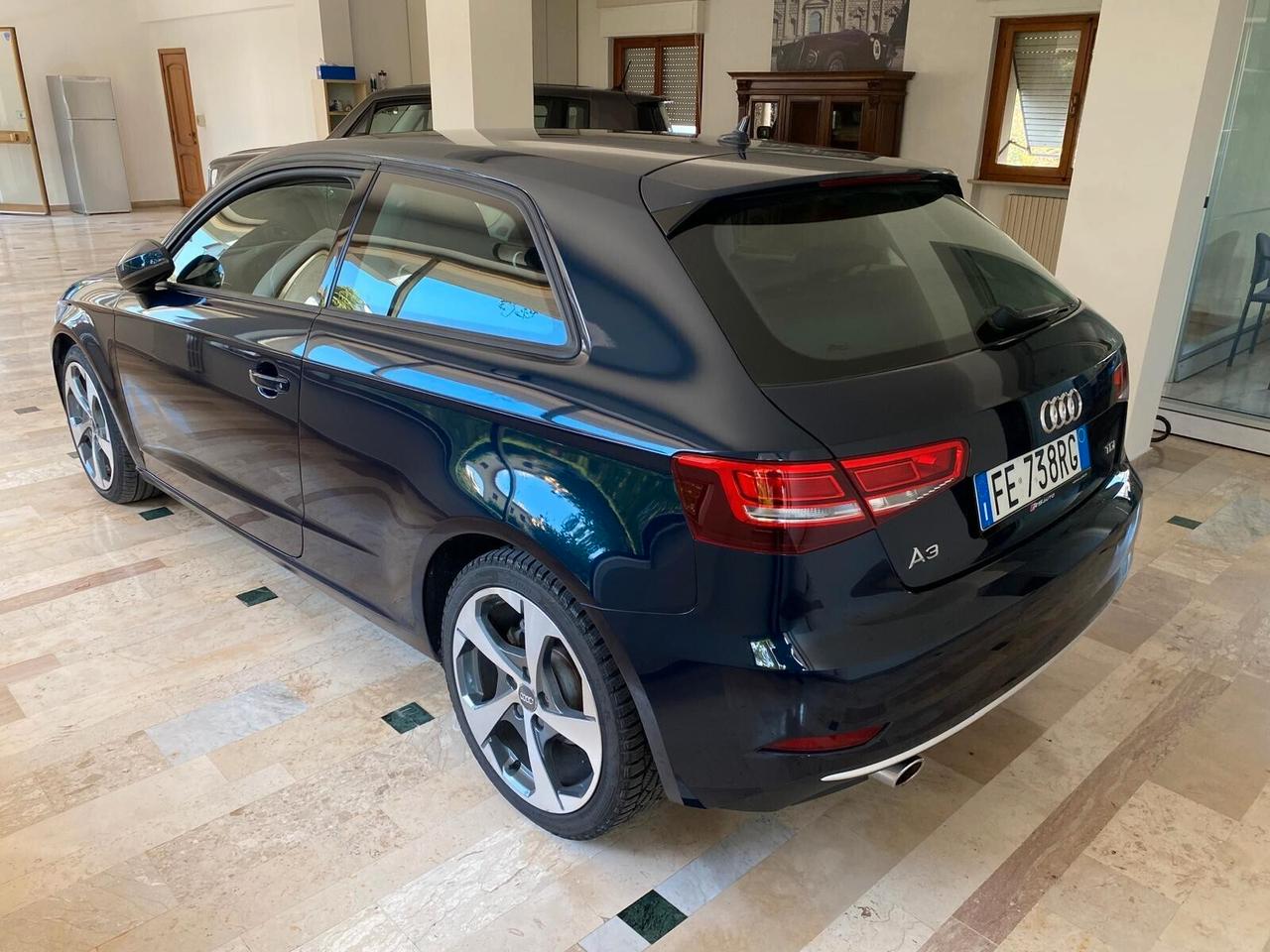 AUDI A3 1.6 TDI 110cv SPORT RESTYLING