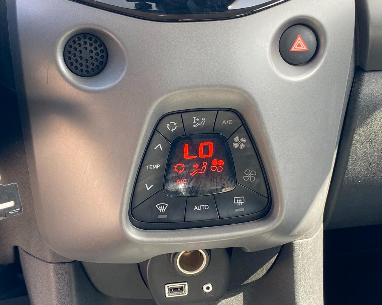 Toyota Aygo 1.0 x-play 72CV 5 porte