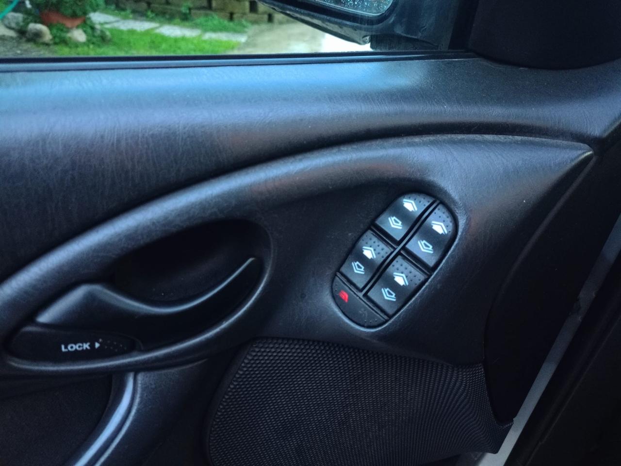 Ford Focus 1.6i 16V cat SW Ghia