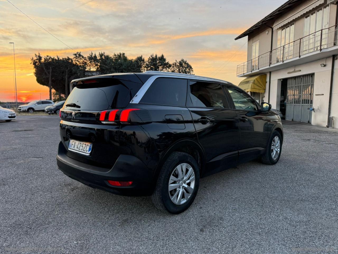 PEUGEOT 5008 BlueHDi 130 S&S EAT8 Allure