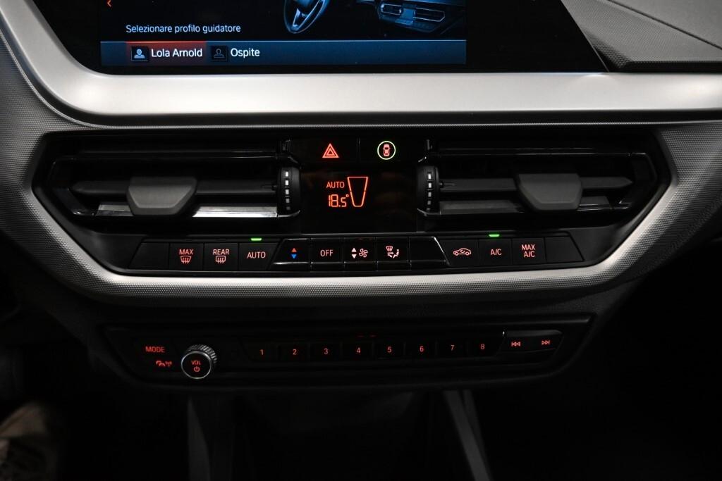 Bmw 116 116D 6M BUSINESS ADVANTAGE ( FARI LED - COCKPIT PDC NAVI MIRROR CRUISE ) KM 23000