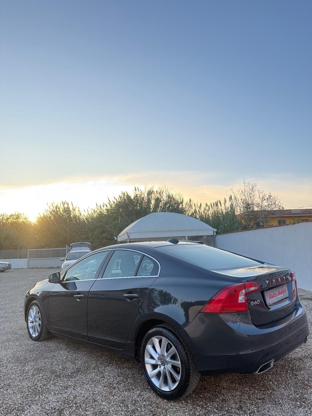 Volvo S60 D5 AWD Geartronic Momentum