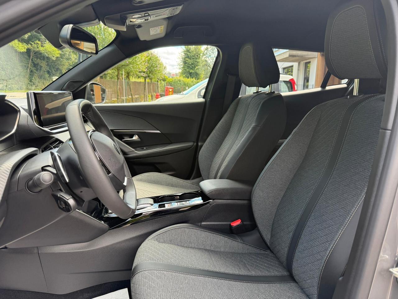 Peugeot 2008 PureTech 130 S&S EAT8 Allure