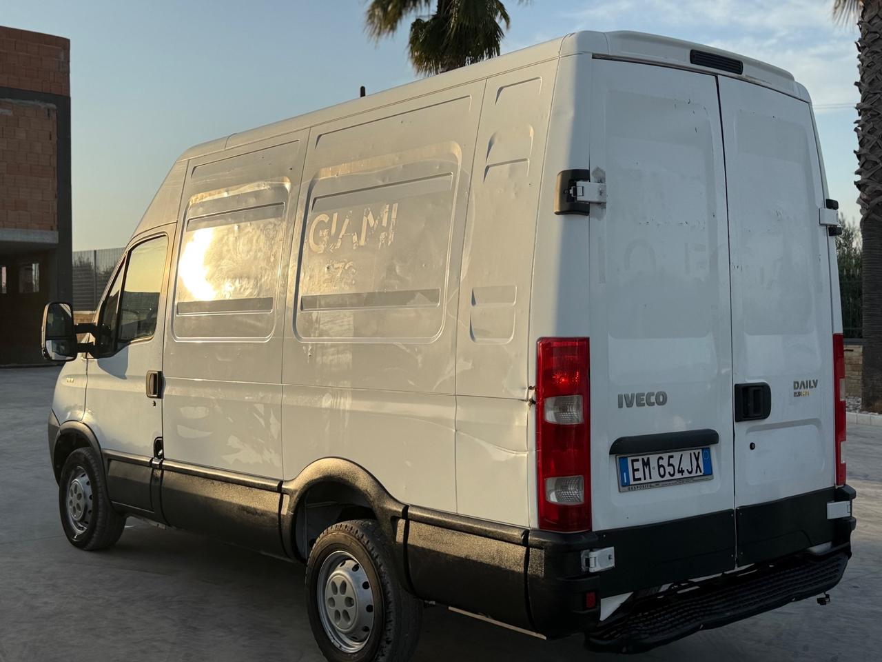 Iveco Daily furgonato 136 cv con clima e vetri elettronici