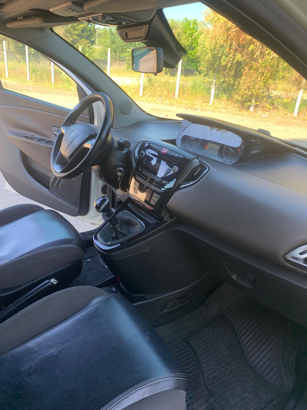 Lancia Ypsilon 1.2 69 CV 5 porte S&S Platinum
