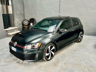 Volkswagen Golf GTI Golf GTI Performance 2.0 TSI 3p. FENDER EDITION