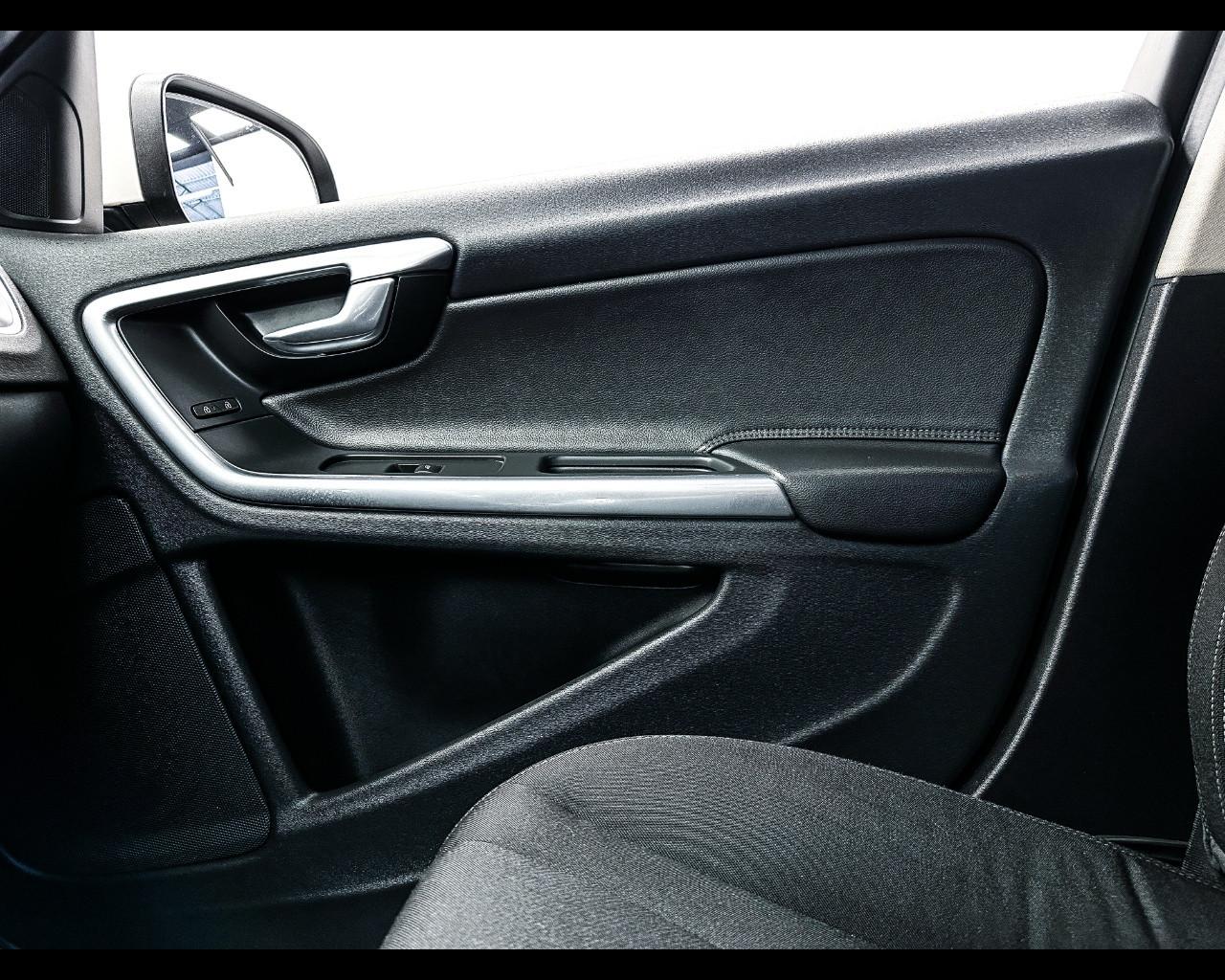 VOLVO V60 (2010-2018) - V60 D2 1.6 Momentum