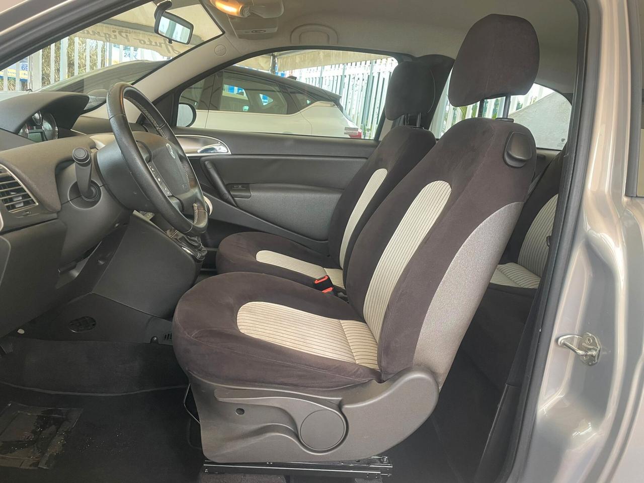 Lancia Ypsilon 1.2 Argento