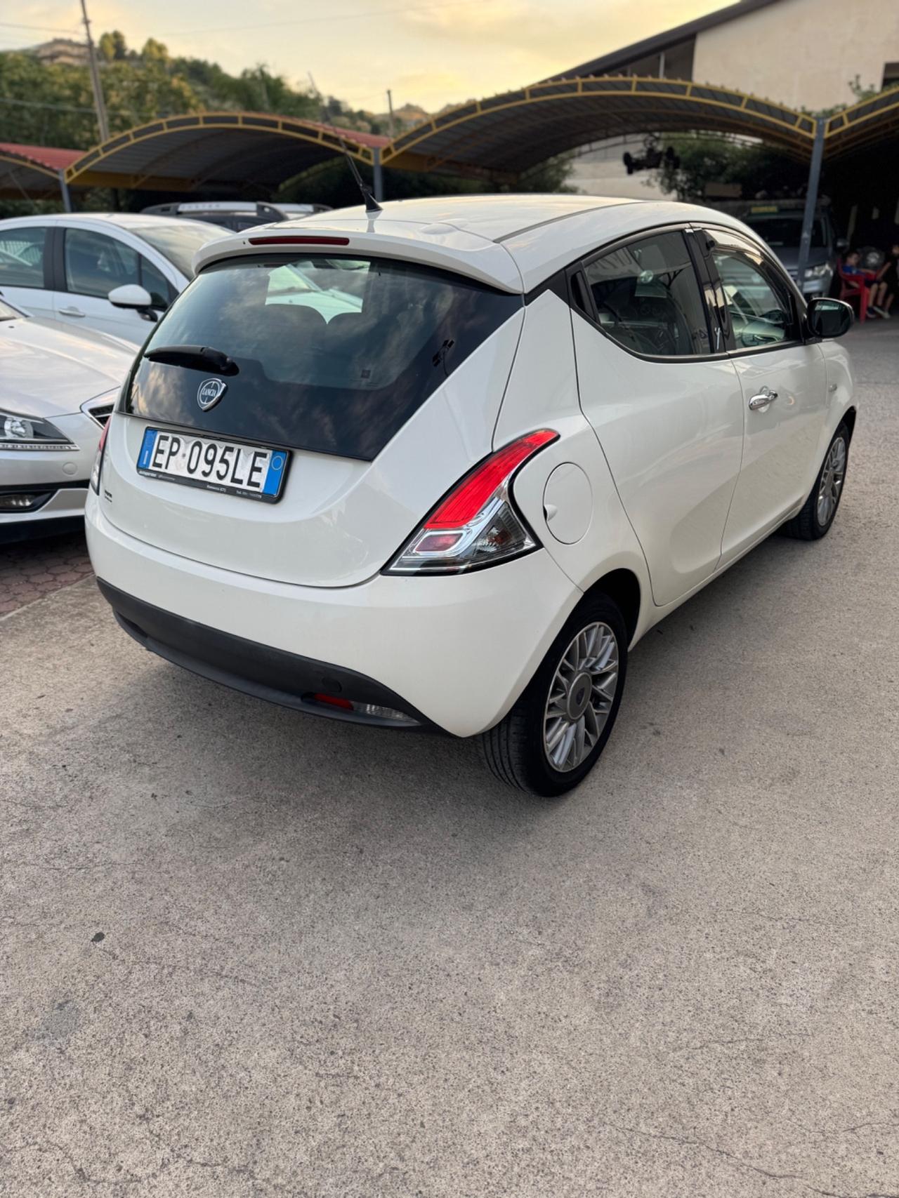 Lancia Ypsilon 1.3 MJT 16V 95 CV 5 porte S&S Silver