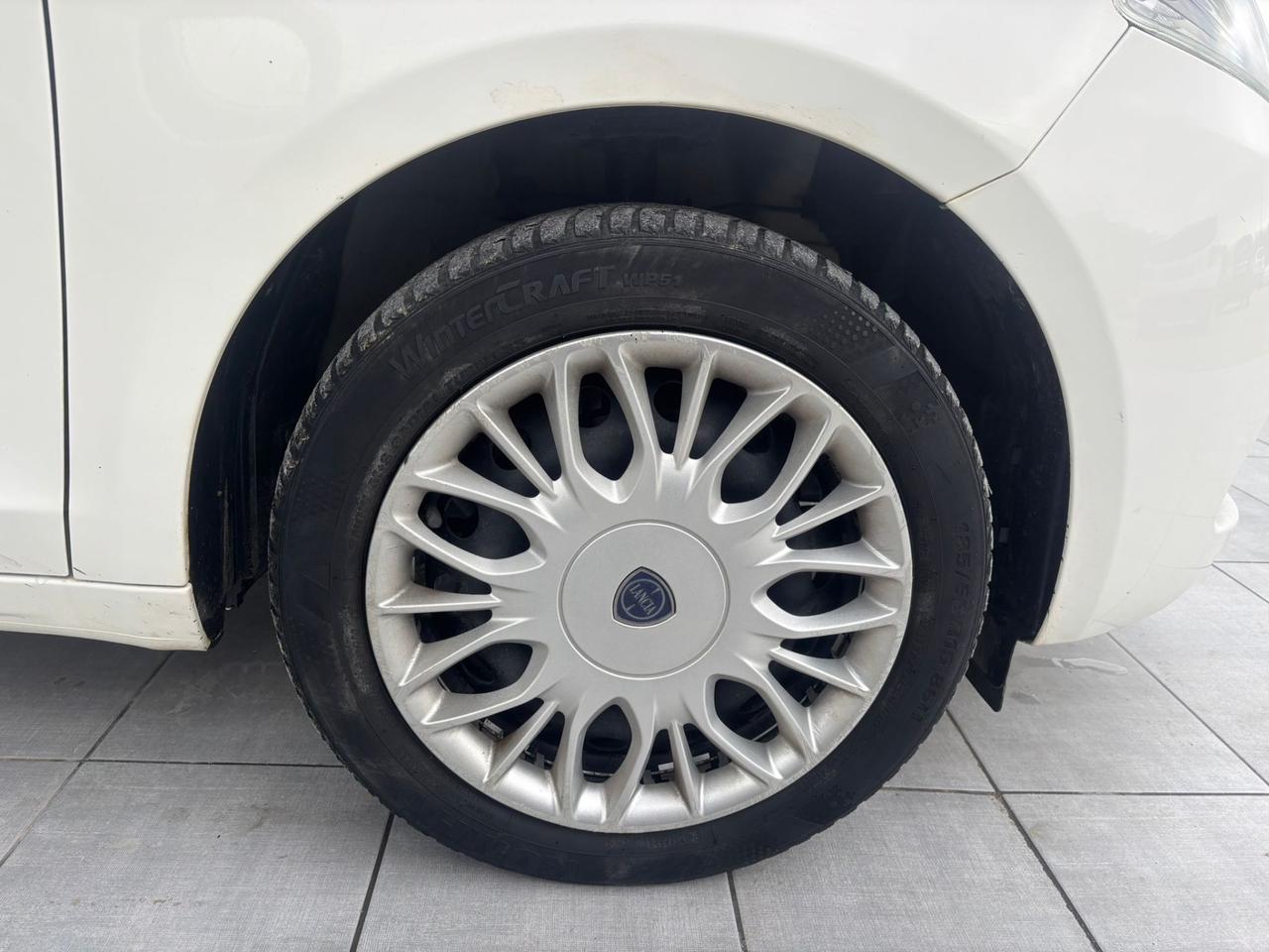 Lancia Ypsilon 1.2 69 CV 5 porte Silver